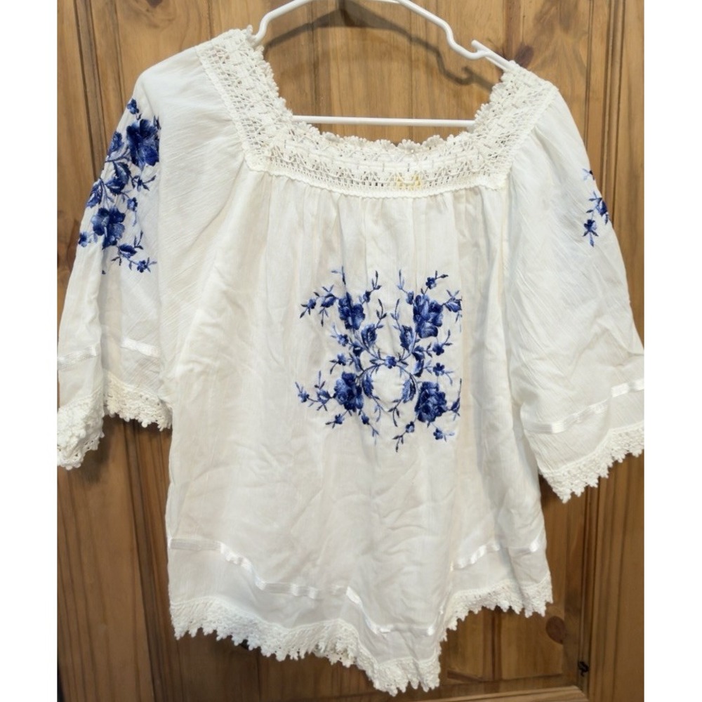 Vogiatzoglou Greek Peasant Blouse White Blue Floral Embroidered Lace L-3